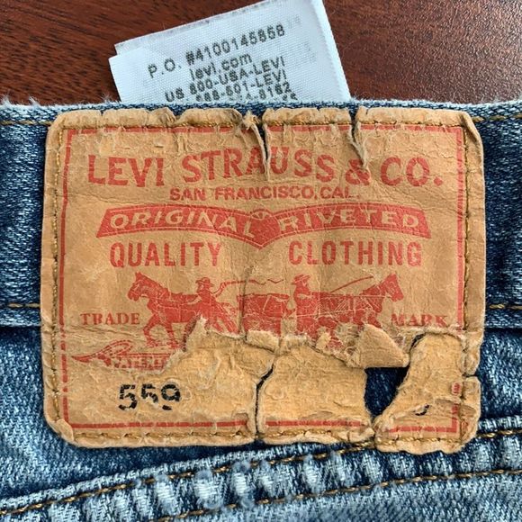 Vintage men’s 559 Levi’s mom jeans - Picture 6 of 8
